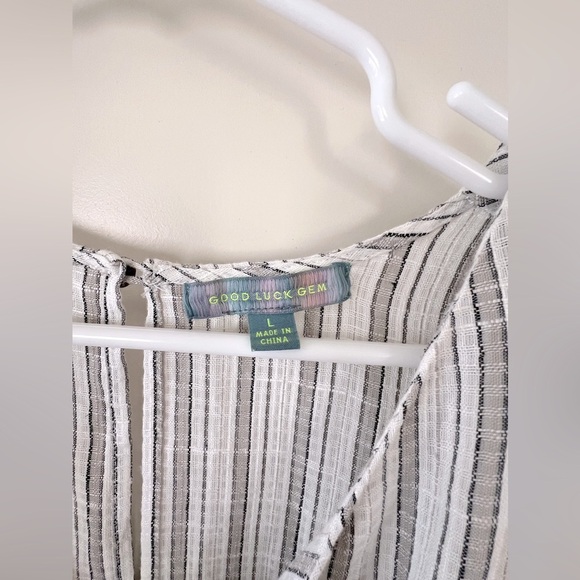 Women’s Grey Striped Romper. Size Large. - Picture 2 of 4